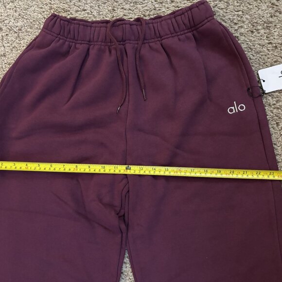 Alo Yoga Set Accolade Crew Neck Pullover And Accolade Straight Leg Sweatpant - Picture 8 of 8